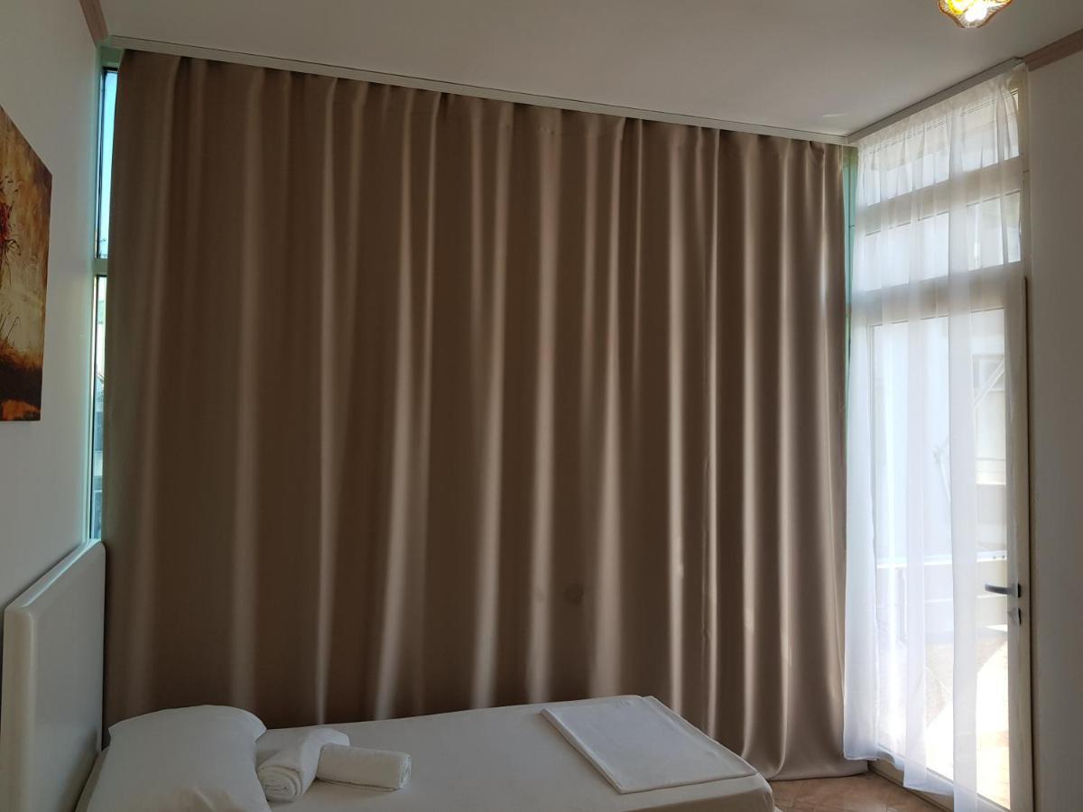 Grand G&T Hotel Shkallnur Luaran gambar